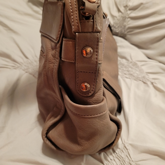 B. Makowsky Bag - Picture 2 of 7